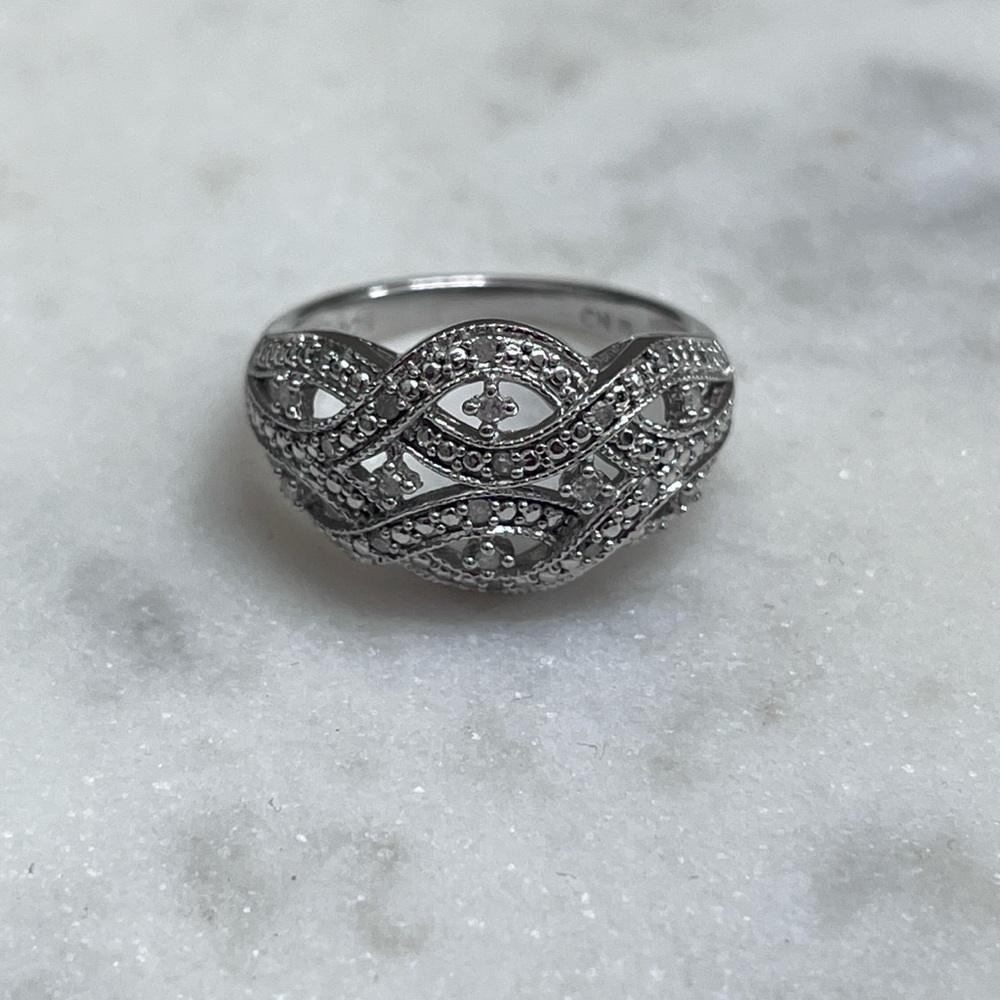 Elegant Silver Women's Ring